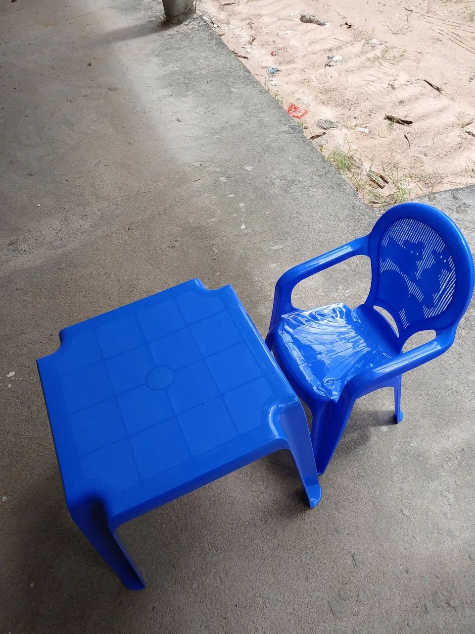 Cadeira e mesa infantil