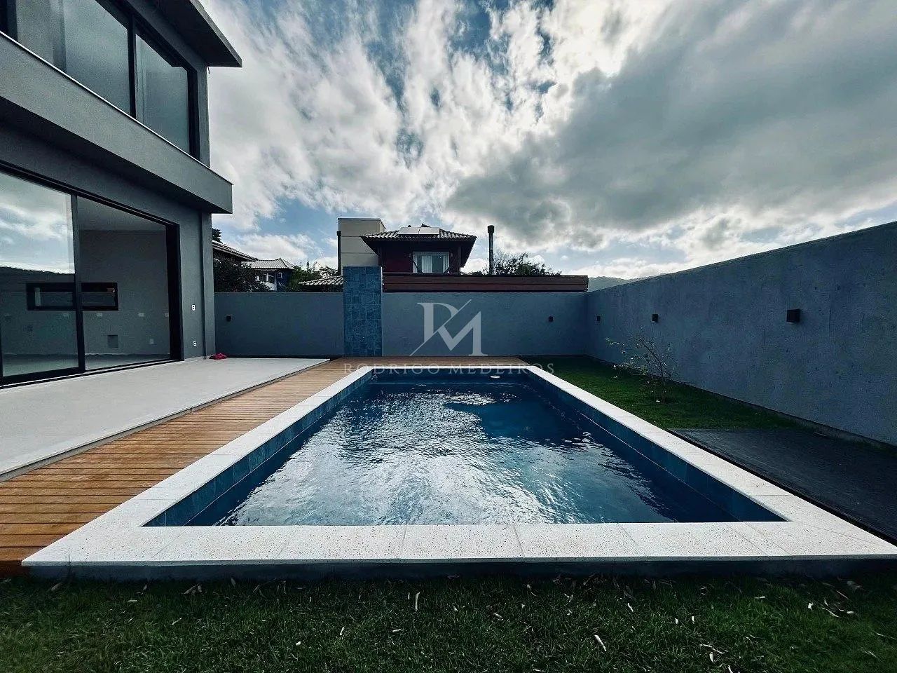 Casa de alto padrão com vista mar no Campeche/SC - Foto 3