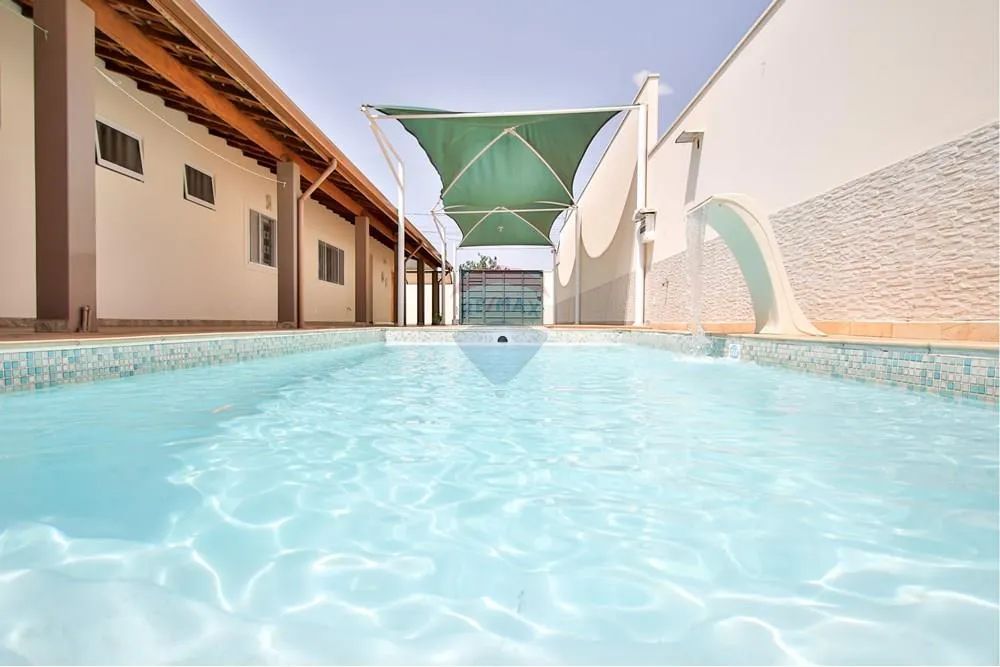 Casa com 2 quartos, 3 banheiros e piscina no Jardim dos Ipês, Ipeúna - SP