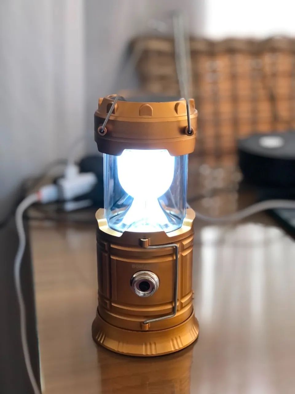 Lanterna Lampião recarregável luz solar e USB - Foto 3