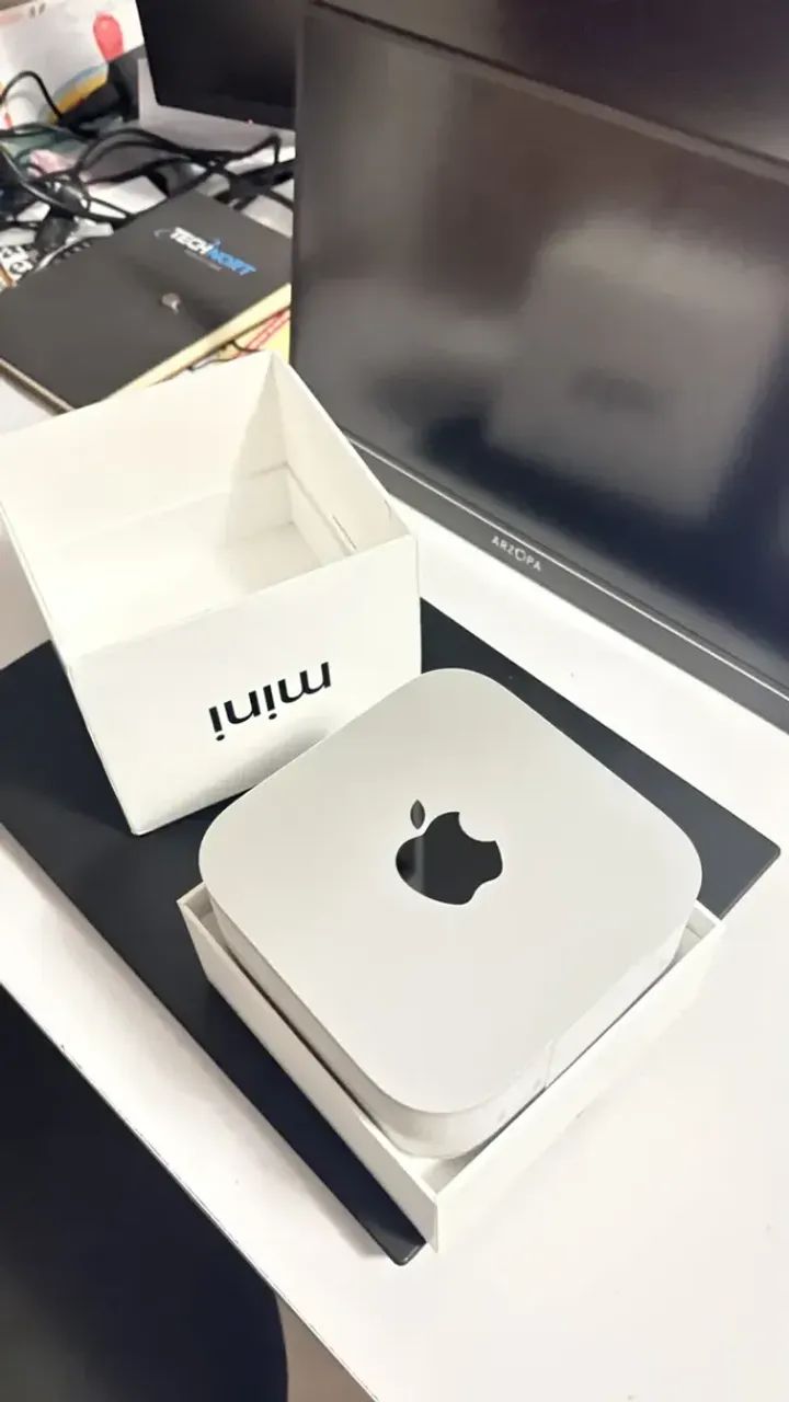 Mini PC Apple Chip M4 Mac 16GB de RAM 256GB 10cpu 10gpu Prateada bivolt