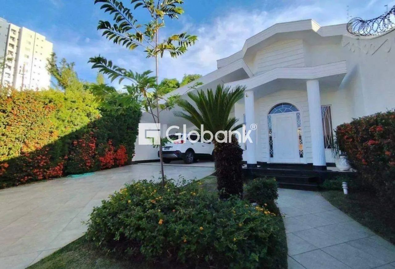 Casa para locação Melo 450m2, 3 quartos sendo 1 suíte.