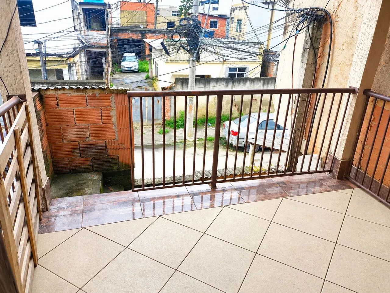Alugo casa.