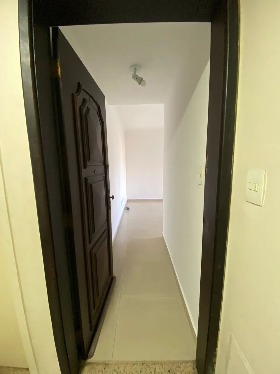 Apartamento 2 quartos reformado e desocupado  - Foto 2