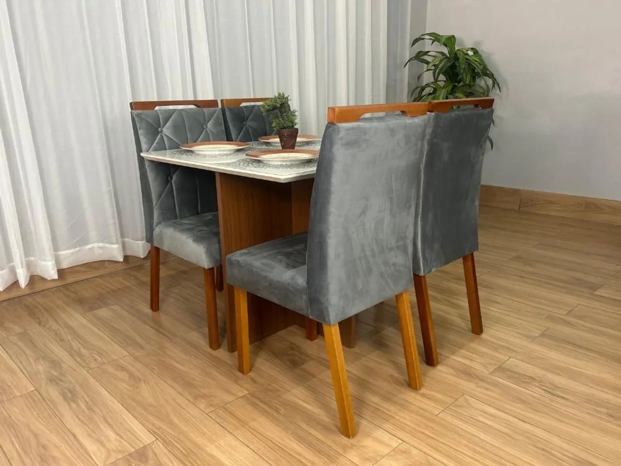 Mesa de Jantar Tampo 90x90 com 4 Lugares Veludo Cinza  - Foto 4