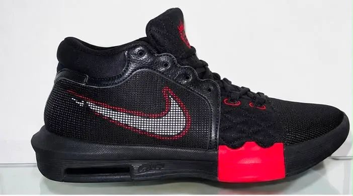 Lebron Witness 8  - Foto 4