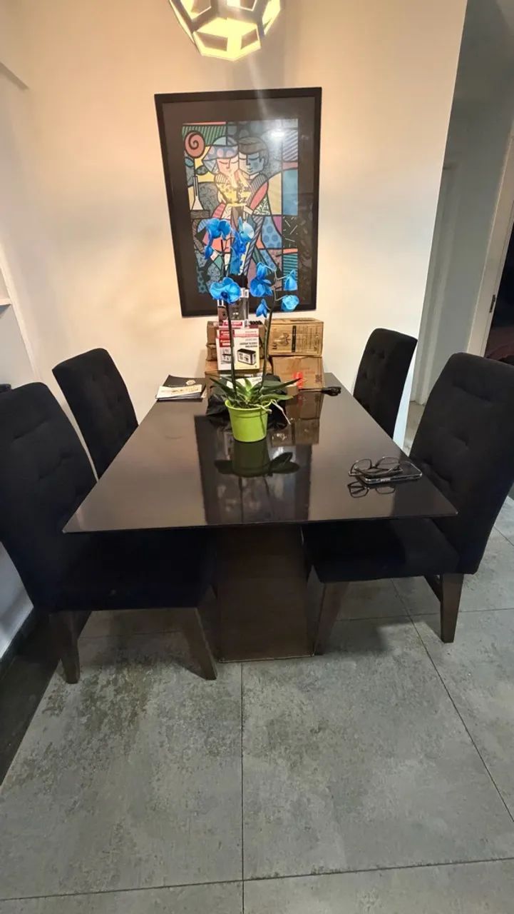 Desapego mesa de 4 lugares preta 