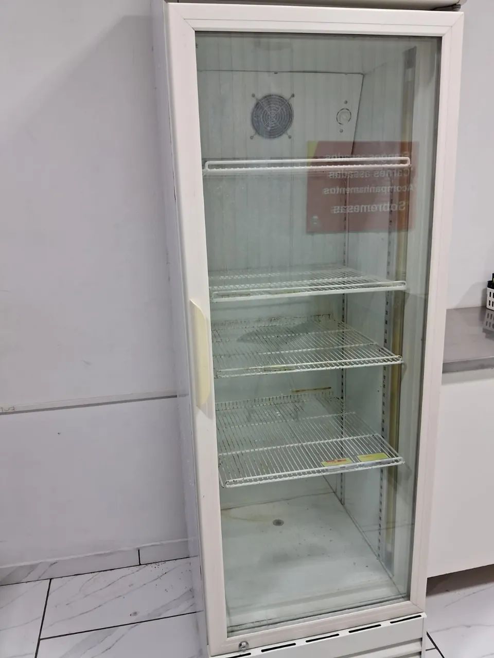 Geladeira expositora 