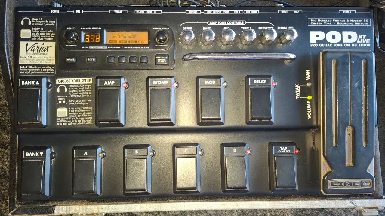 Pedaleira Pod Xt Live, perfeito estado. Acompanha case original