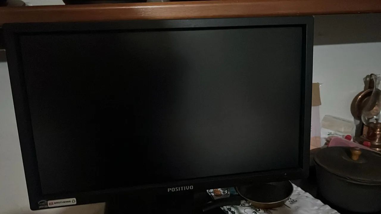 Monitor HD  Giratório e ajustável  por R$ 284,90.