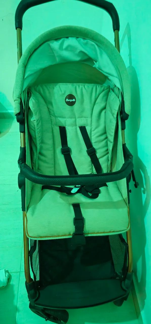 Carrinho burigotto com bebê conforto seminovo