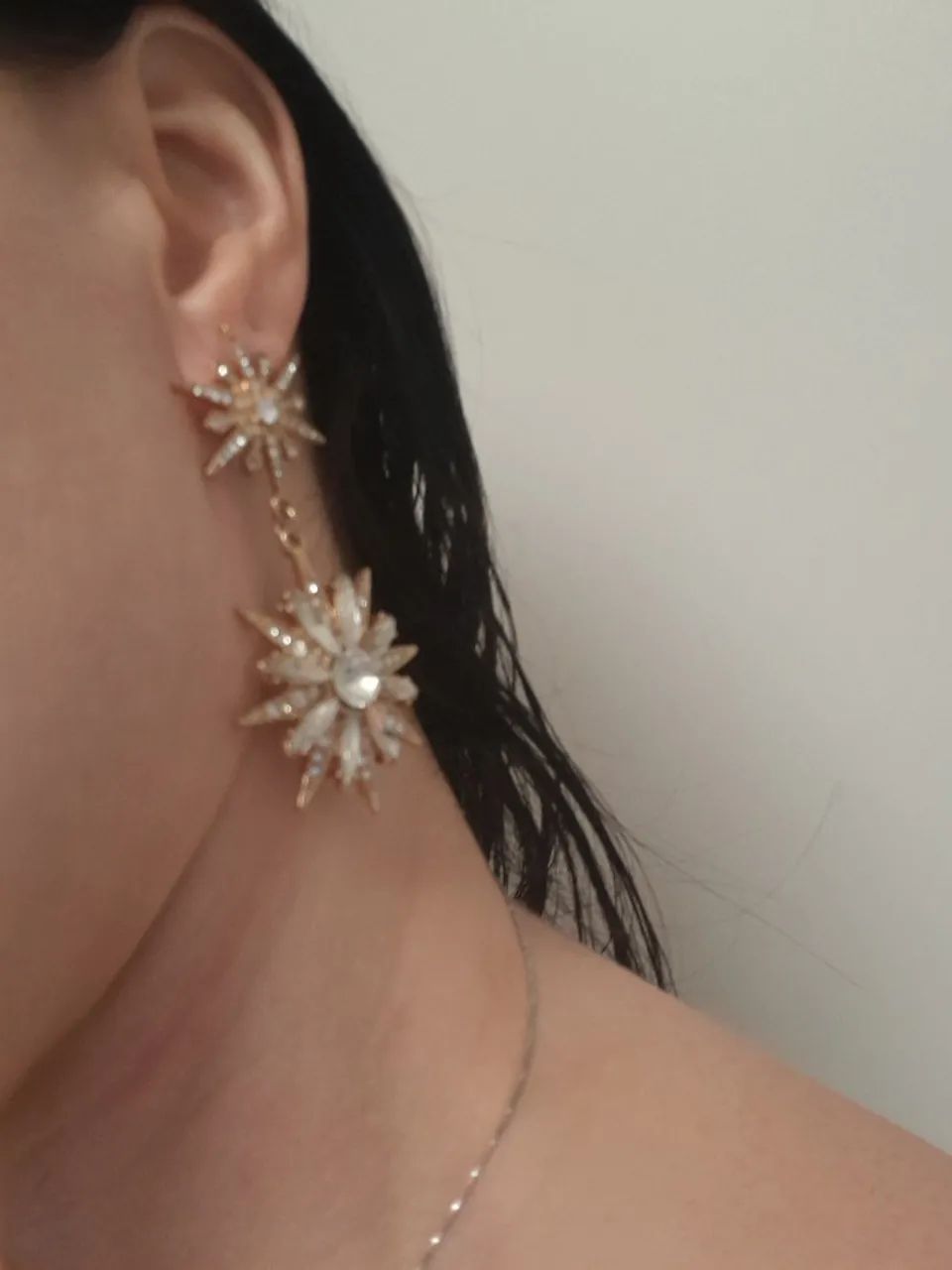 BRINCO 2 ESTRELAS STRASS  - Foto 3