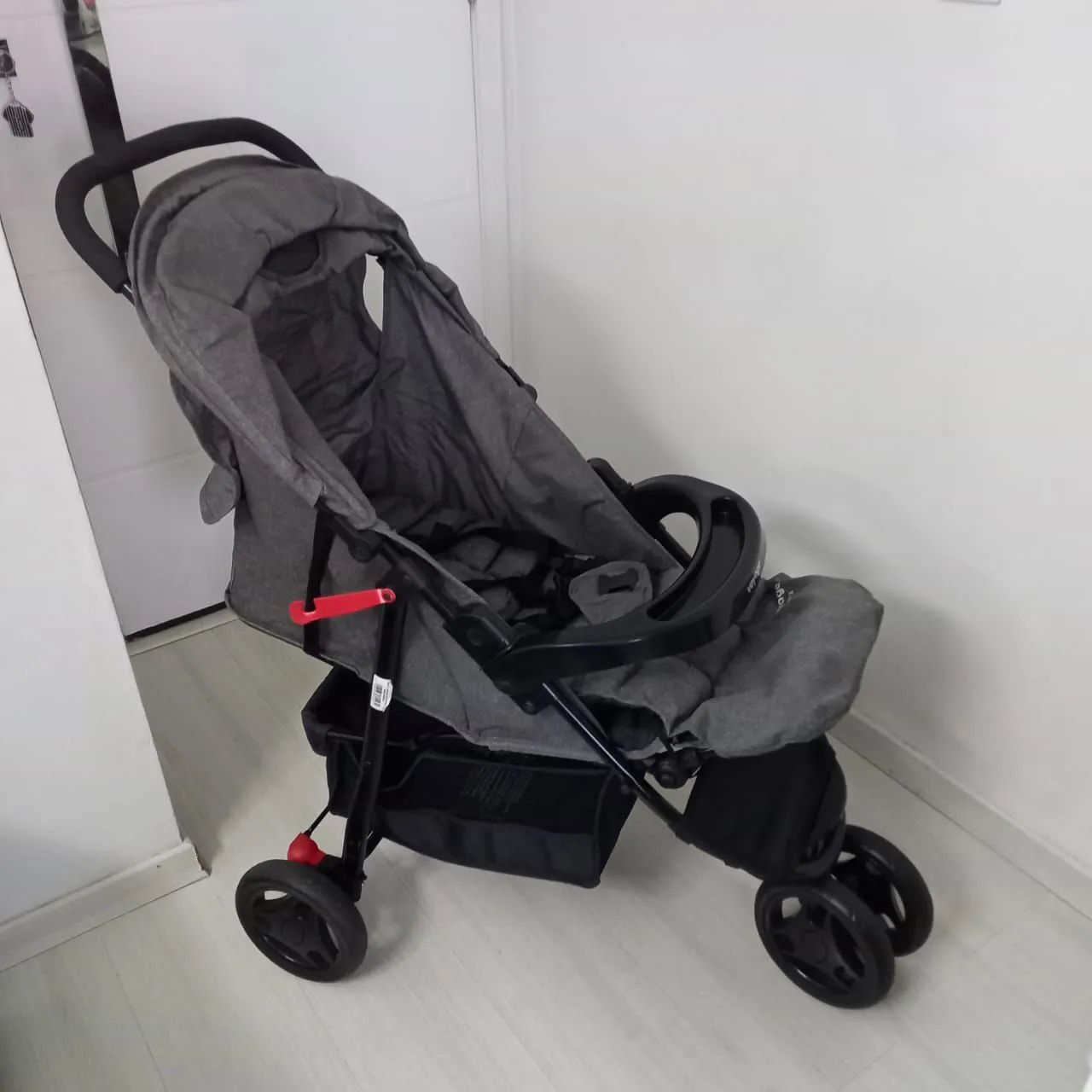 Carrinho de Bebê - Voyage com Bebê conforto e protetor