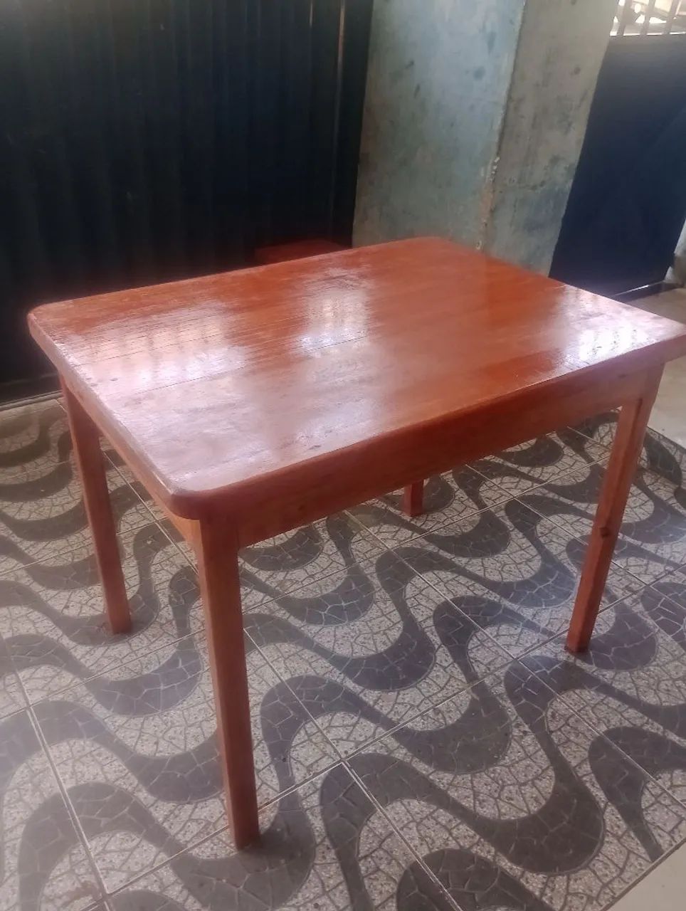 Mesa de madeira maciça nova 399,00