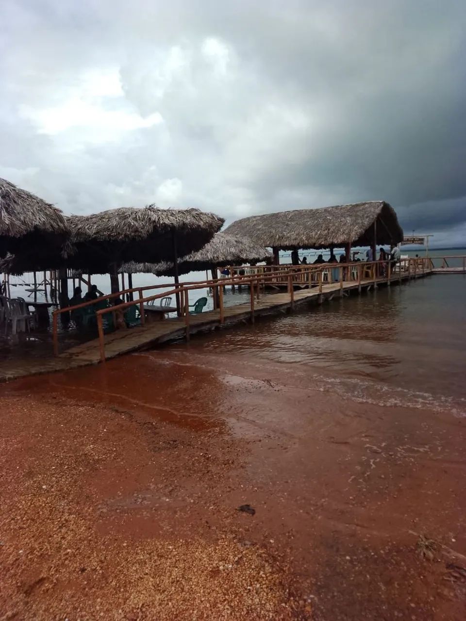 Alugo lote na beira do lago, misto (residencial e comercial)