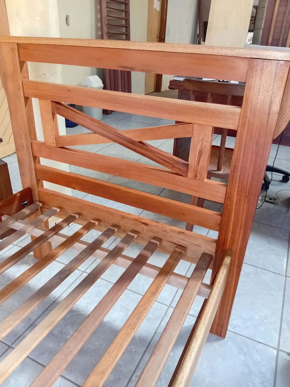 Cama solteiro em Madeira de Lei  - Foto 2