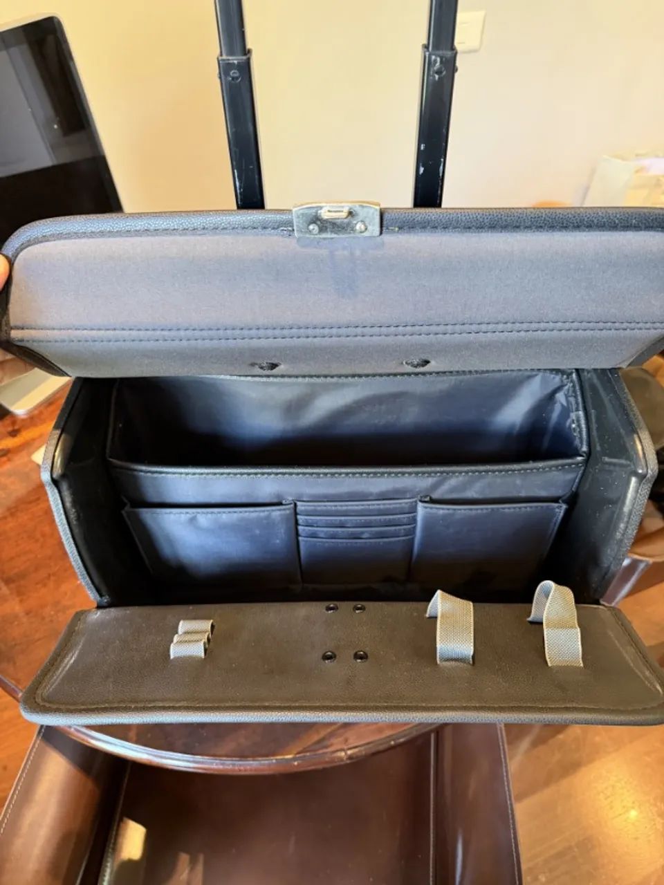 Mala piloto Samsonite com rodinhas e segredo - executiva/notebook - Foto 2