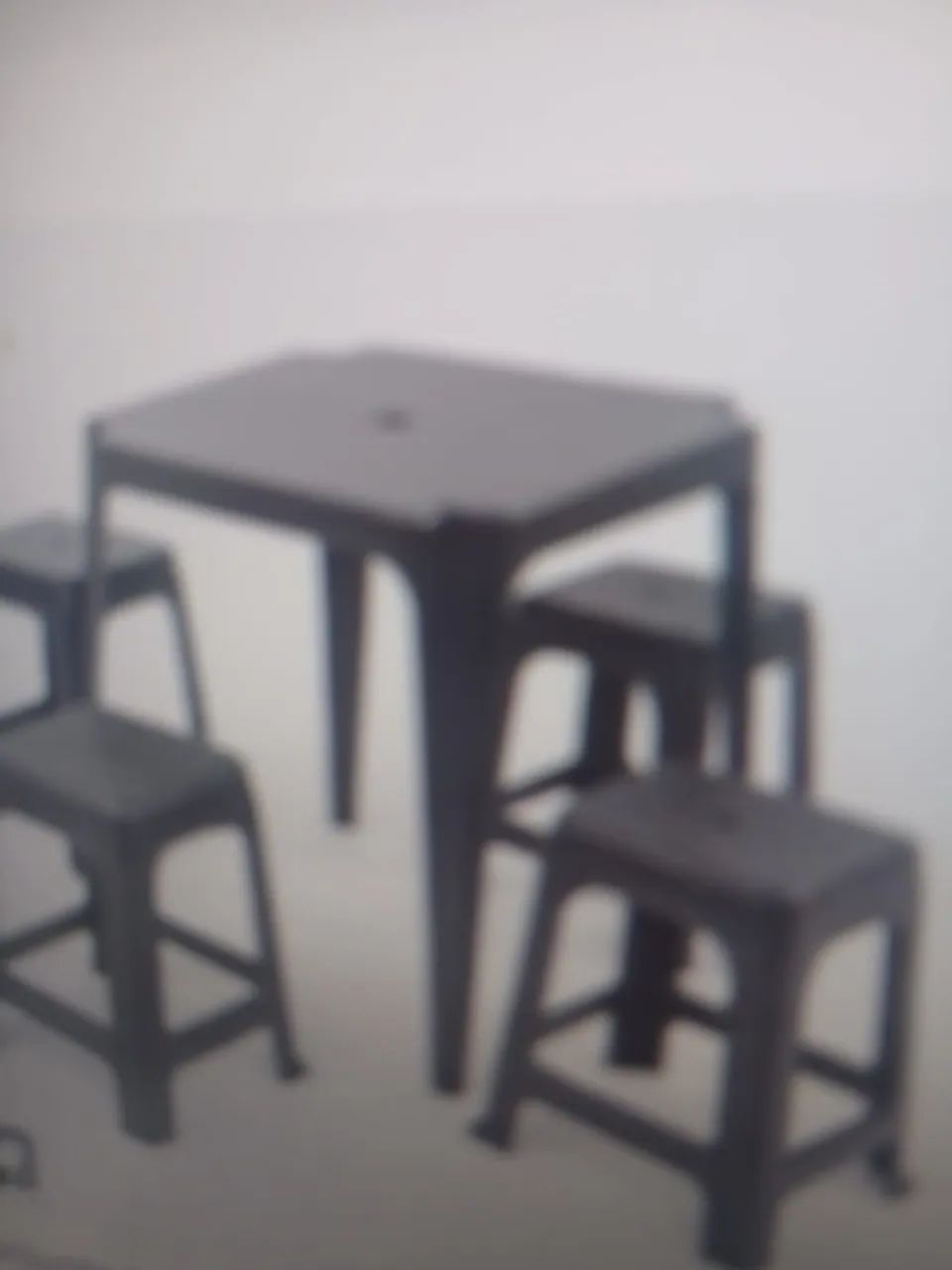mesa quadrada + banquetas 