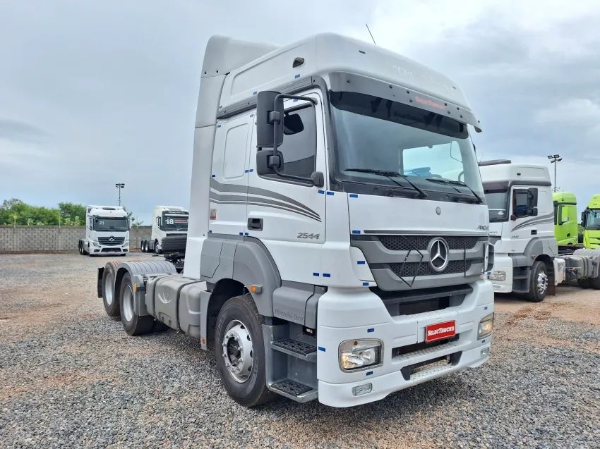 MB Axor 2544S ano 2021 Suspensão de mola.
