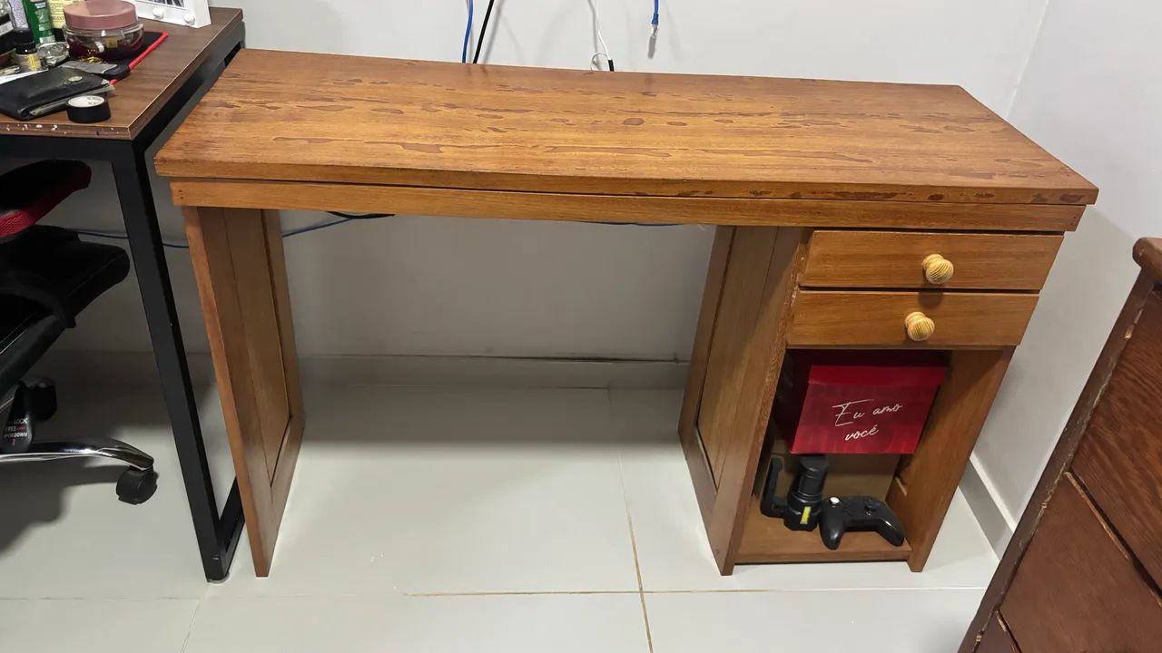 Vendo mesa de computador de madeira 