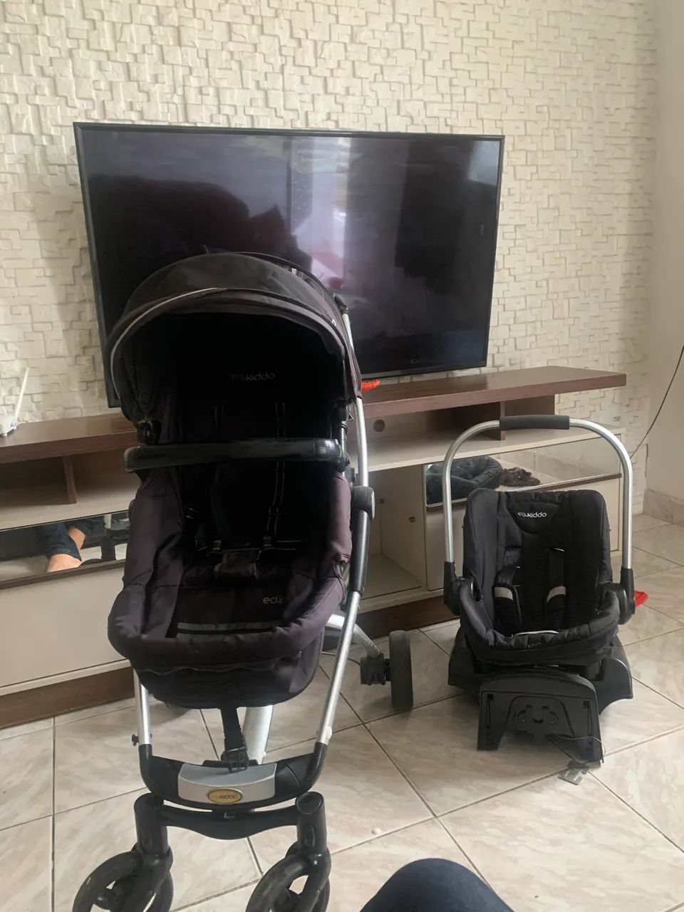 Carrinho de bebê + Bebê conforto Kiddo Eclipse