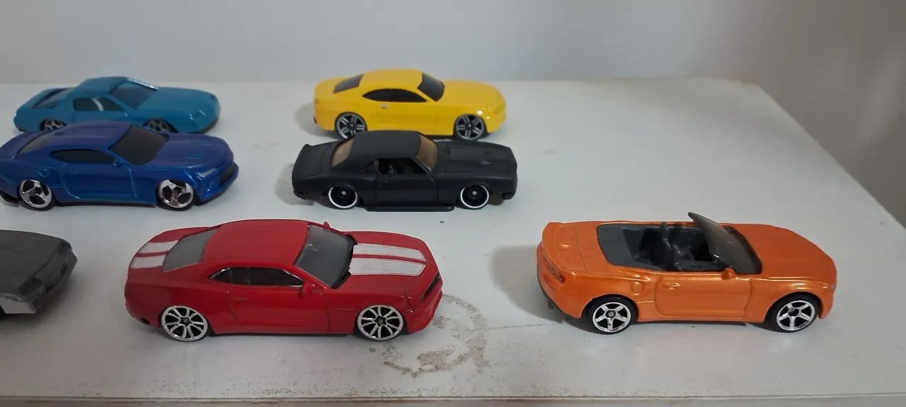 Lote de hotweels e Matchbox e similares camaro 1.64 - Foto 2
