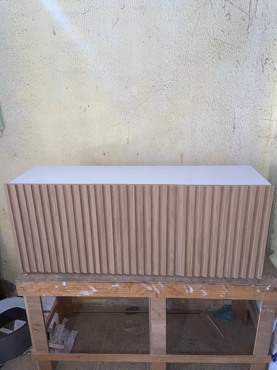 Móvel com portas ripadas.  - Foto 3