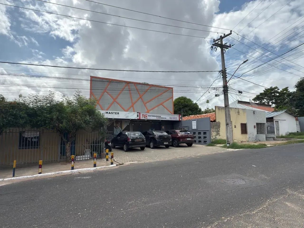 Sala Comercial com 40 m2, sala ampla com banheiro em Ininga - Teresina - PI