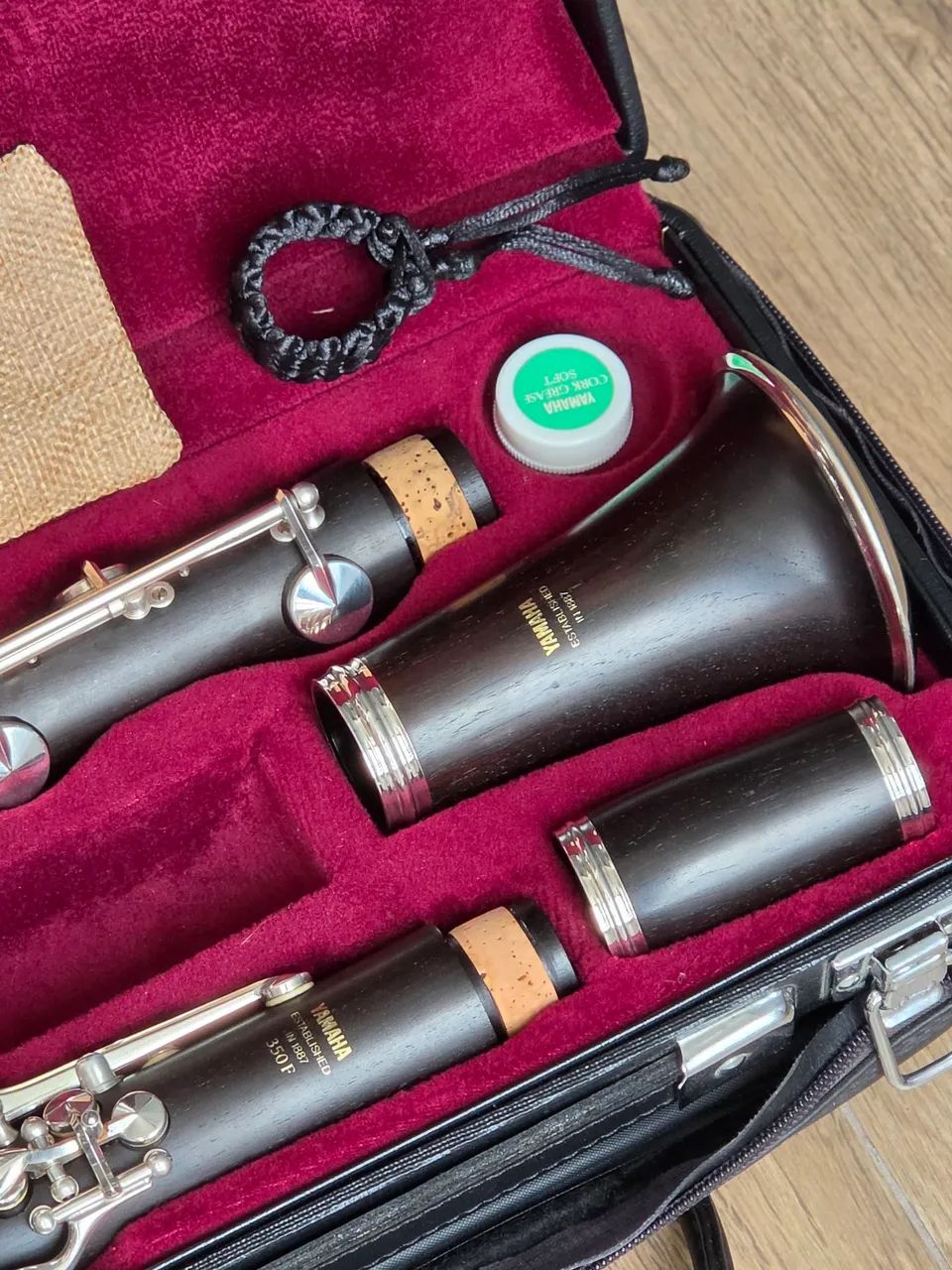 Clarinete Yamaha YCL-350F madeira + BRINDES - Instrumentos