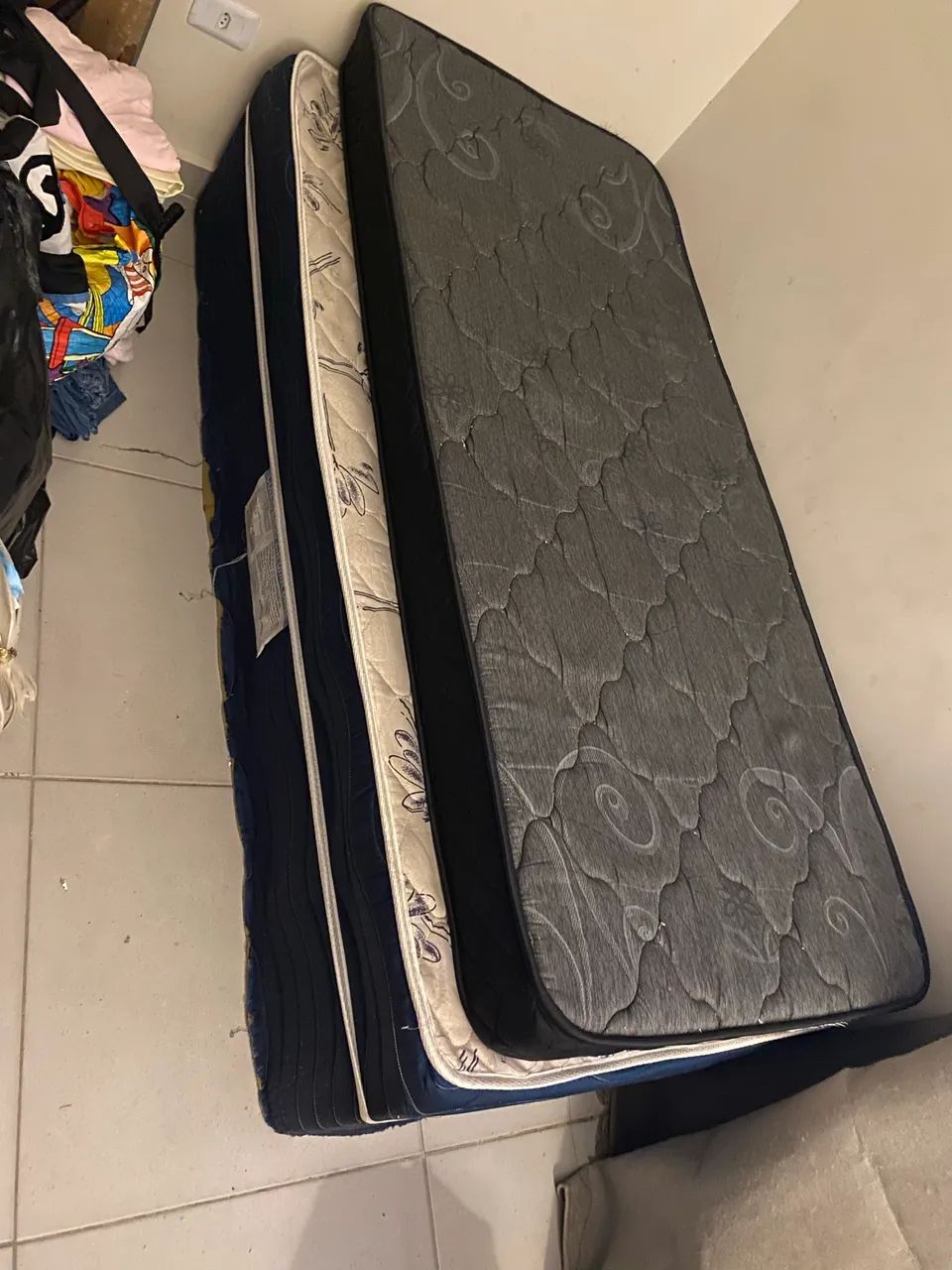 Cama de solteiro c/ colchão 