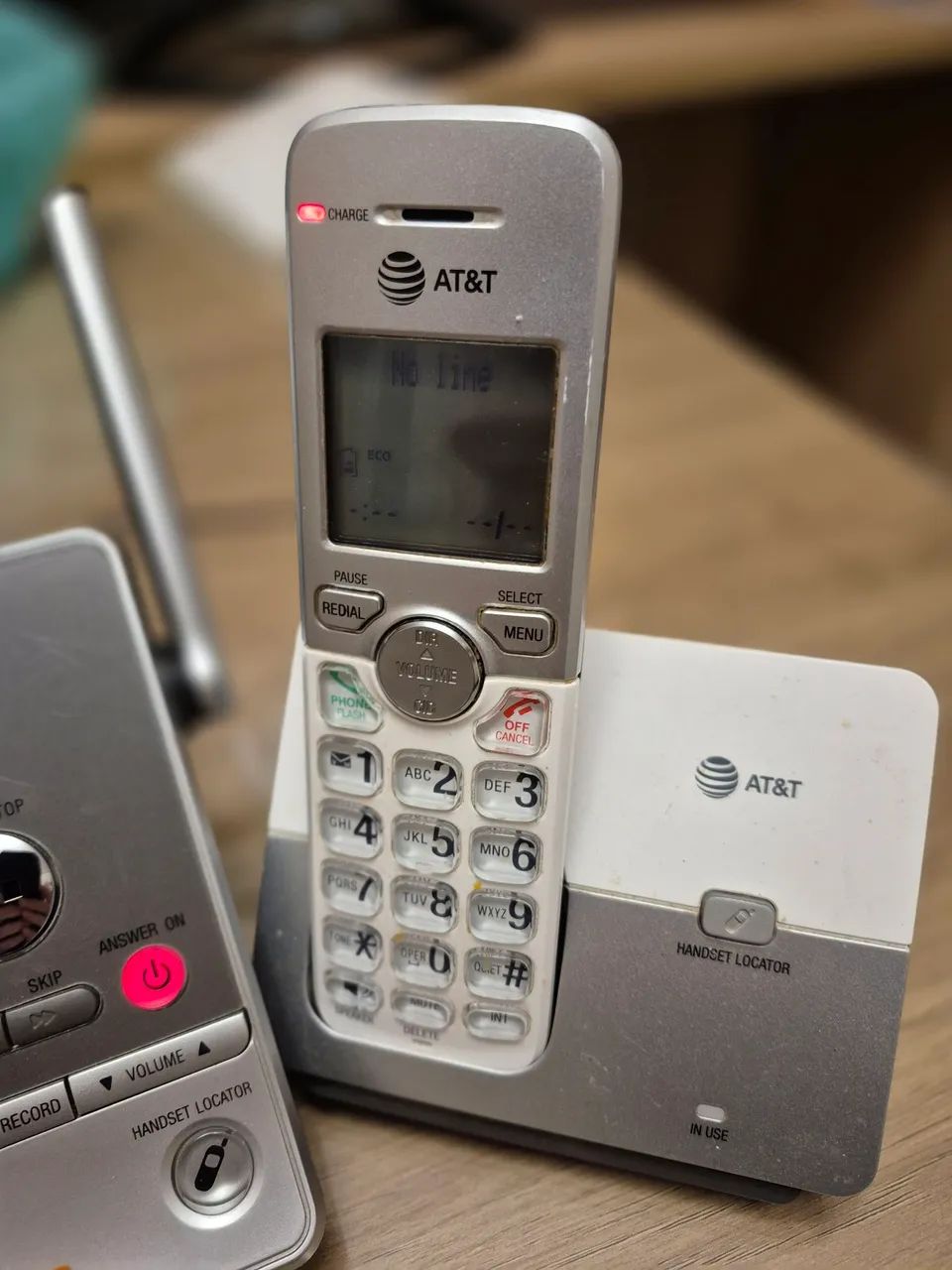 Telefone sem fio ATT com secretária eletrônica e 3 handsets - Foto 2