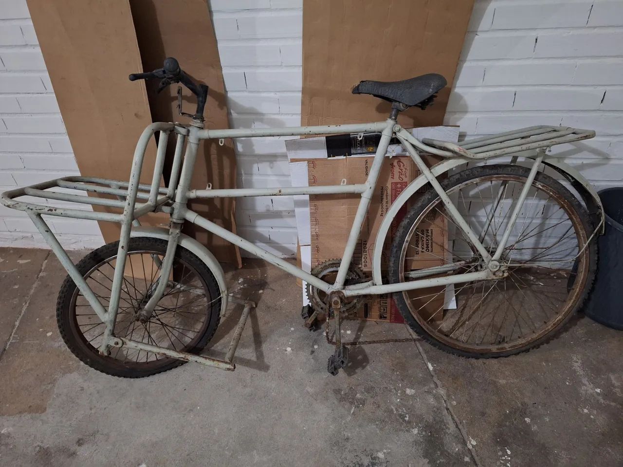 Bicicleta de ferro antiga