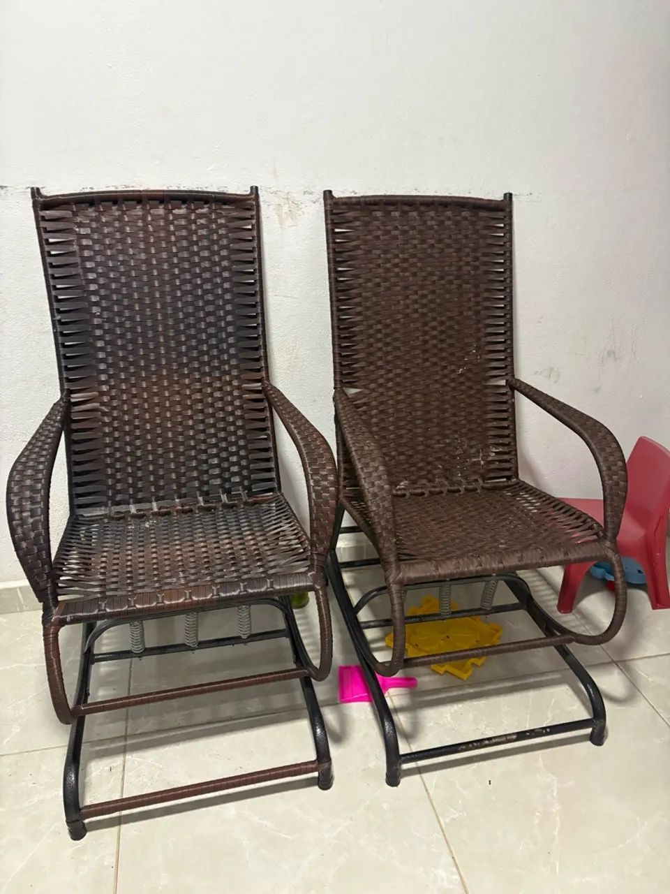 Vendo duas cadeira de balanço nova