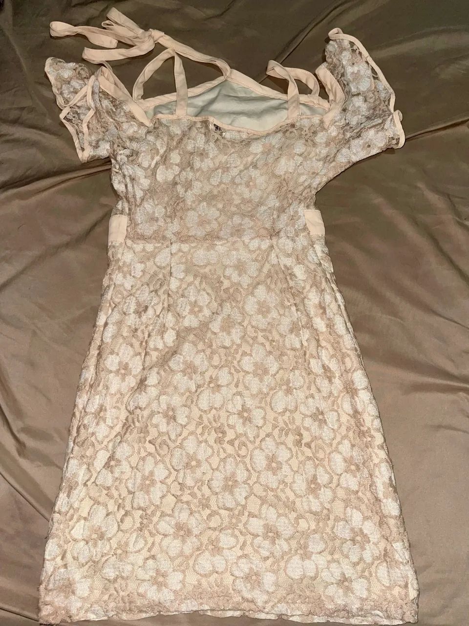 Vestido tubinho de renda  - Foto 2