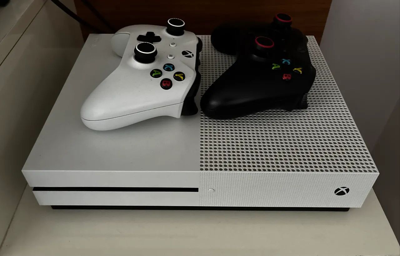  Xbox One Slim 500gb com 2 controles  - Foto 2