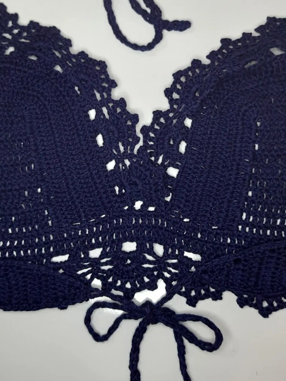 Top de Crochê Azul Marinho com Detalhes Romântico