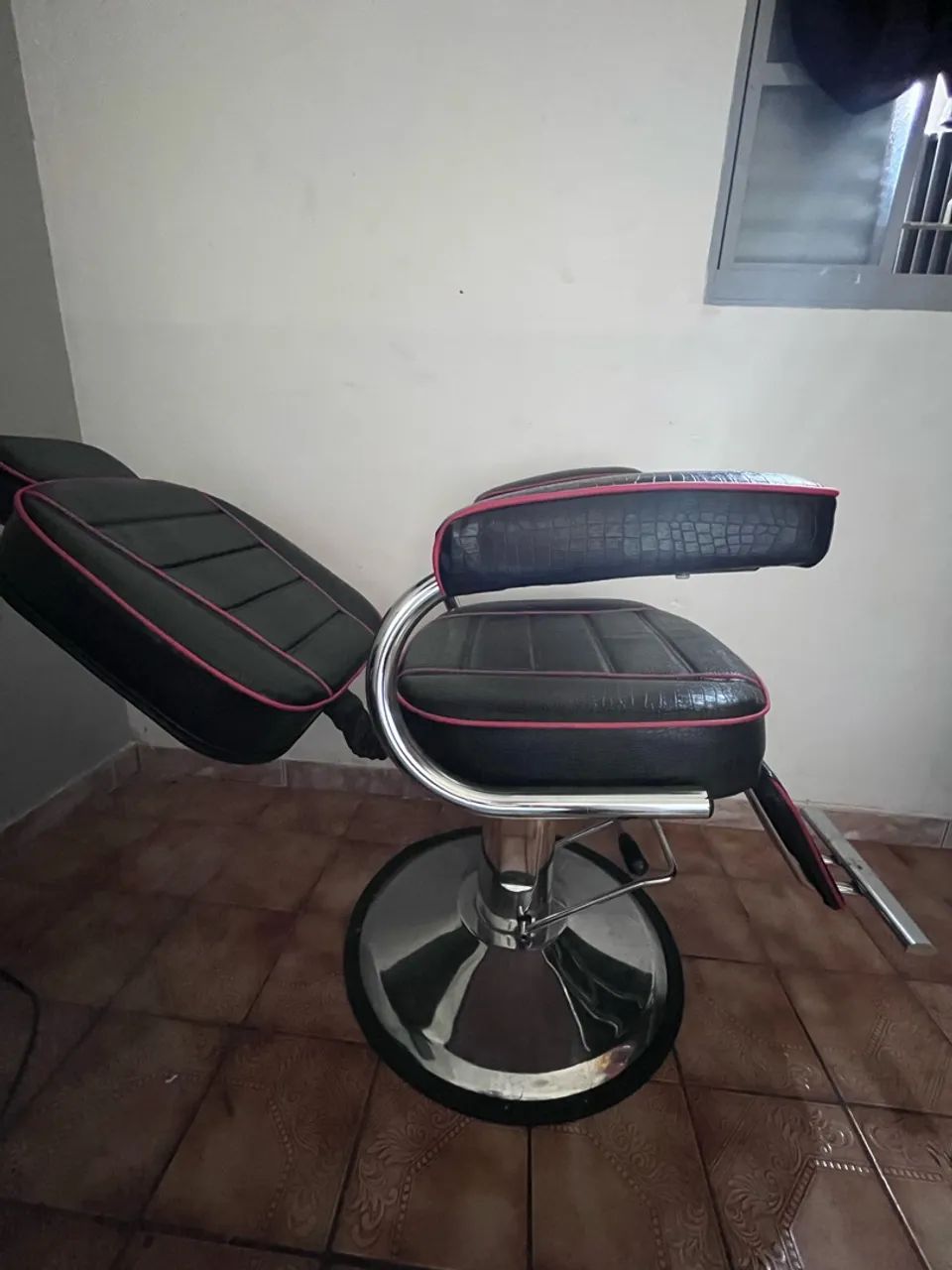 Cadeira de Barbeiro Profissional - Excelente Estado | 4 Meses de Uso - Foto 3