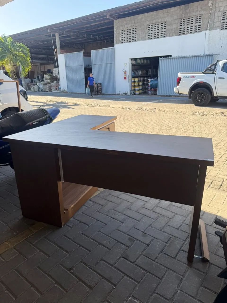 Mesa de Escritório em L com Gavetas - Usada - Foto 2