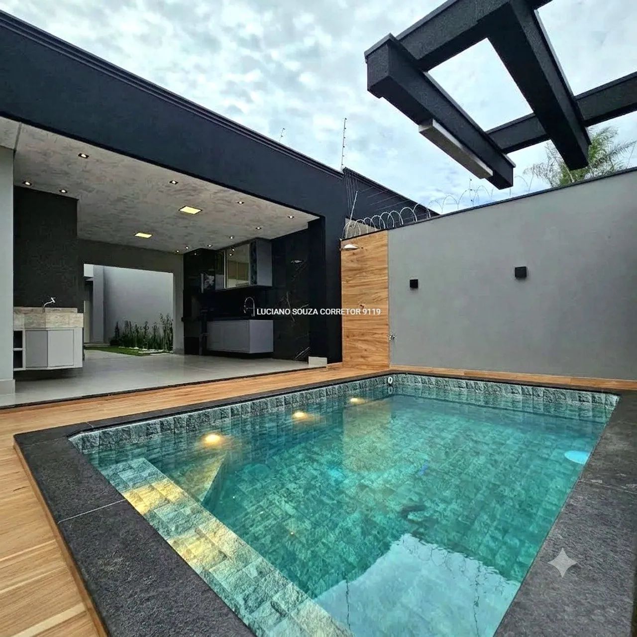 Linda casa com gourmet e suíte e piscina! - Foto 2