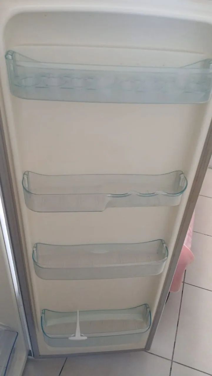 Vendo está geladeira Eletrolux  - Foto 2
