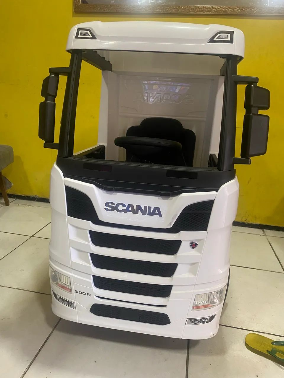 Carrinho de controle Scania