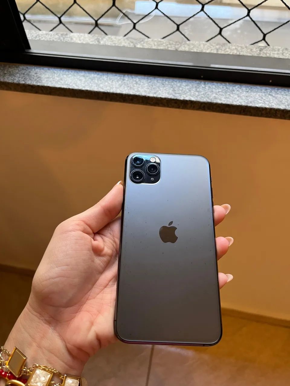 IPHONE 11 PRO MAX MUITO CONSERVADO  - Foto 4