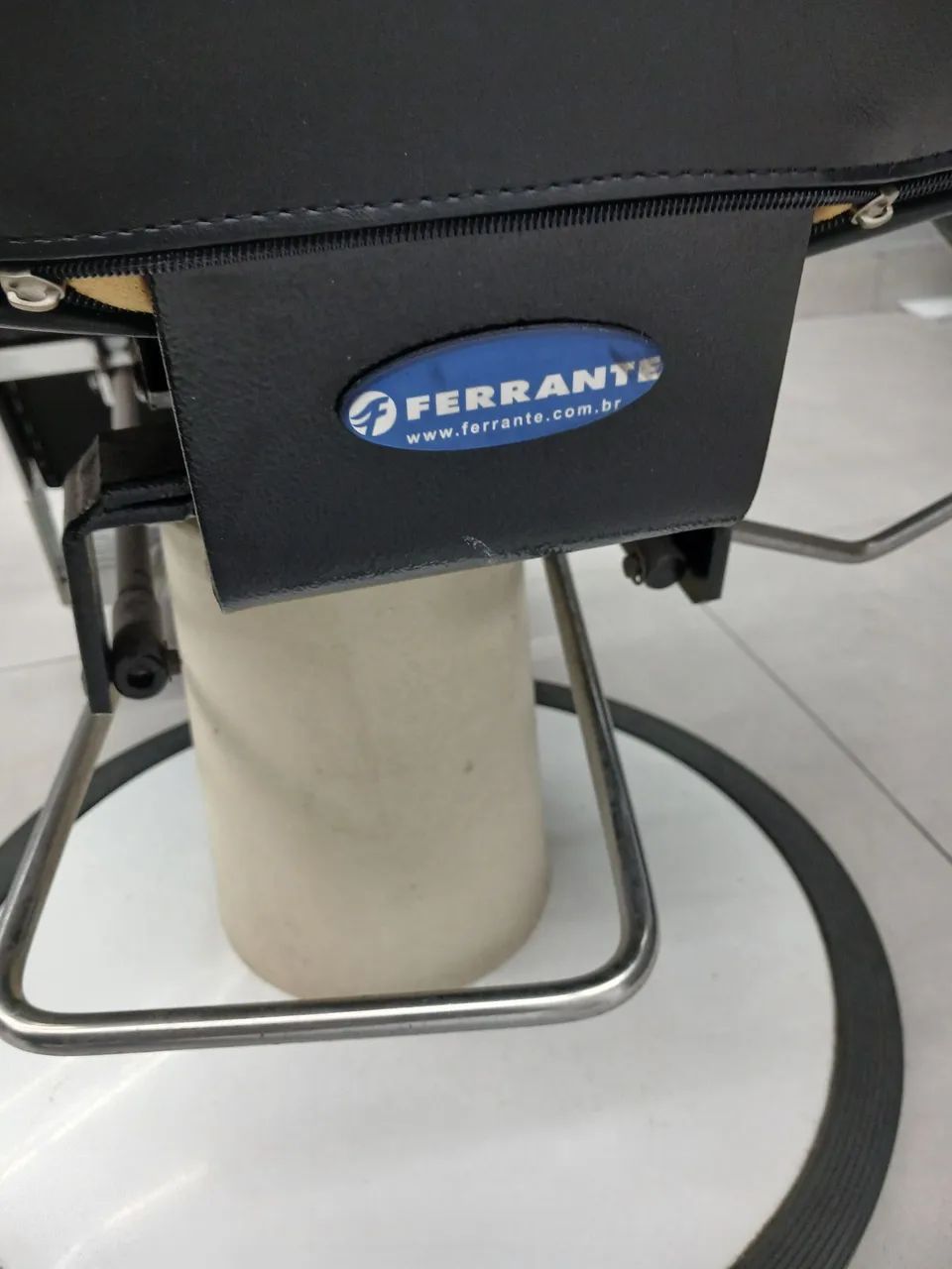Cadeira para Barbeiro em excelente conservação e pronta para uso! - Foto 3