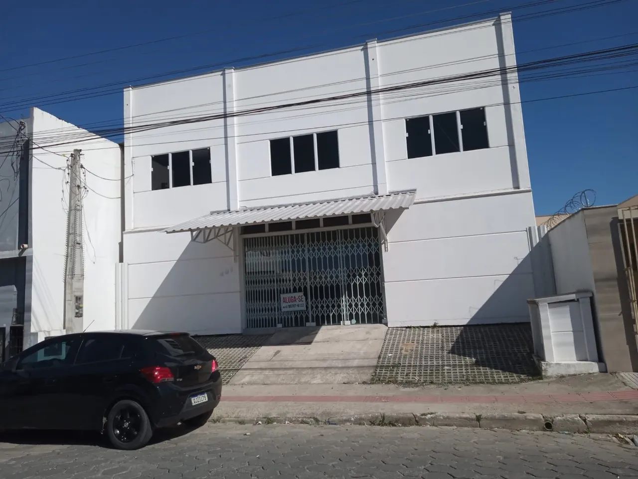 Aluga-se galpão/Sala comercial