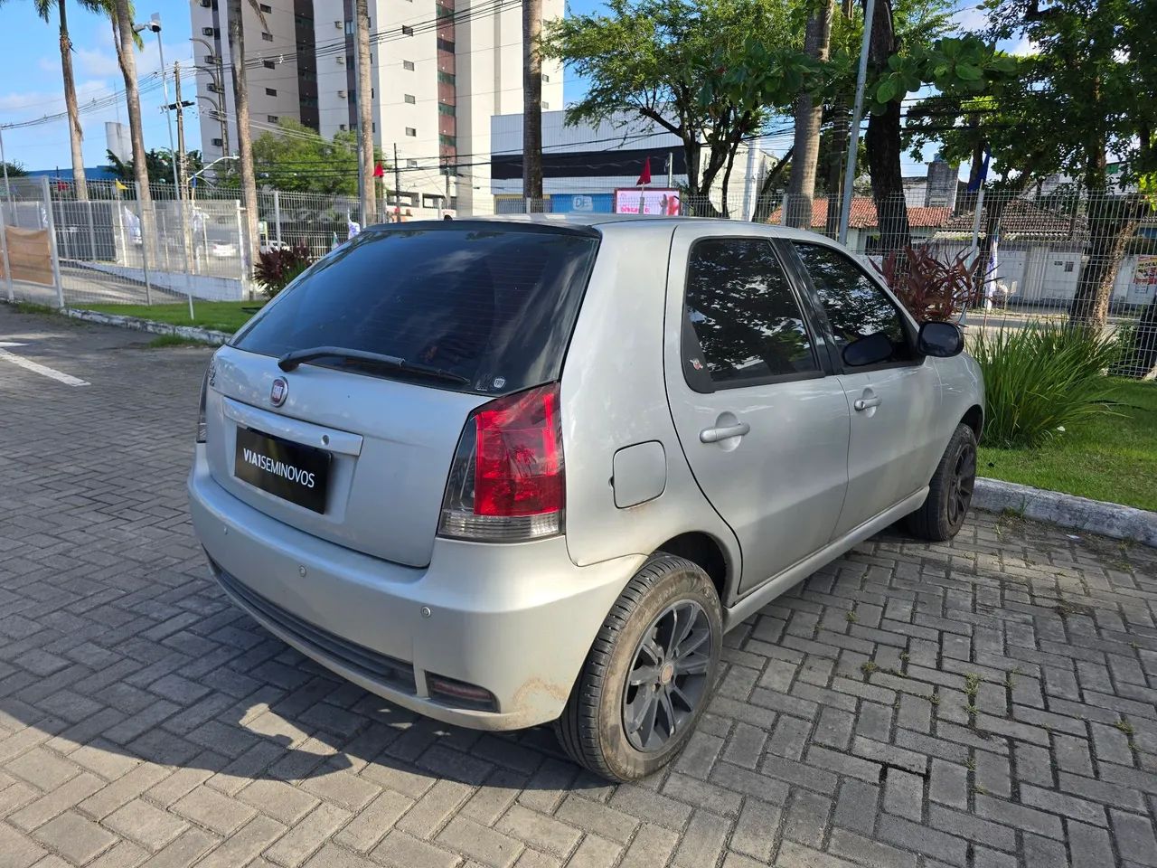 Fiat Palio Celebration 1.0 Fire Flex 8V 4P 2015 - Foto 4
