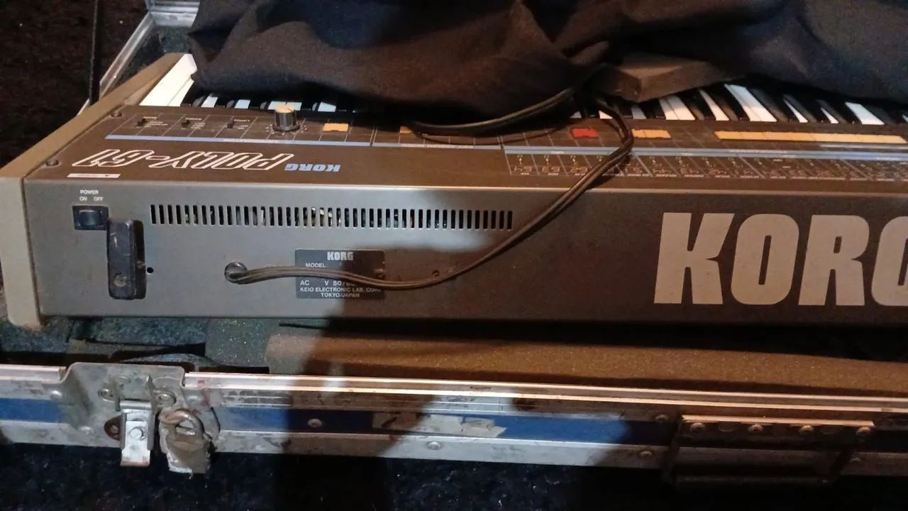 Sintetizador Korg Poly-61 - Foto 3