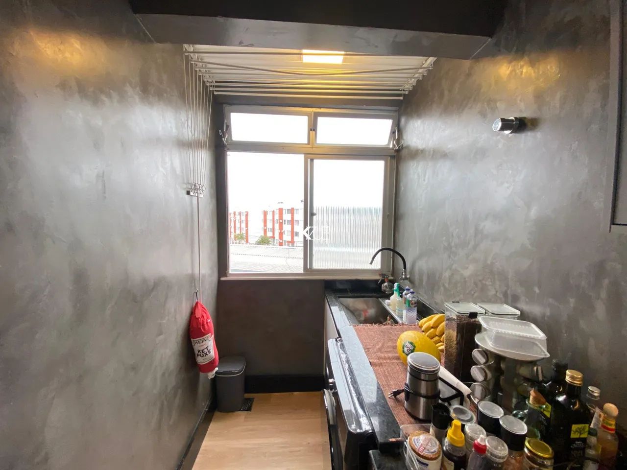 Apartamento 3 dormitórios reformado em Capoeiras. - Foto 4