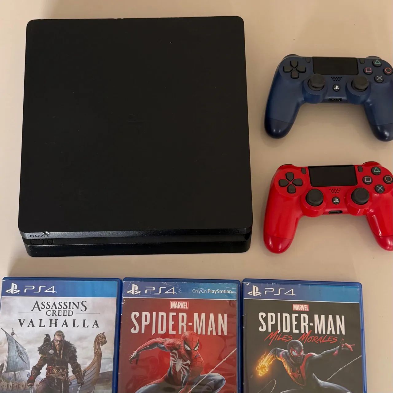 Ps4 com 3 jogos