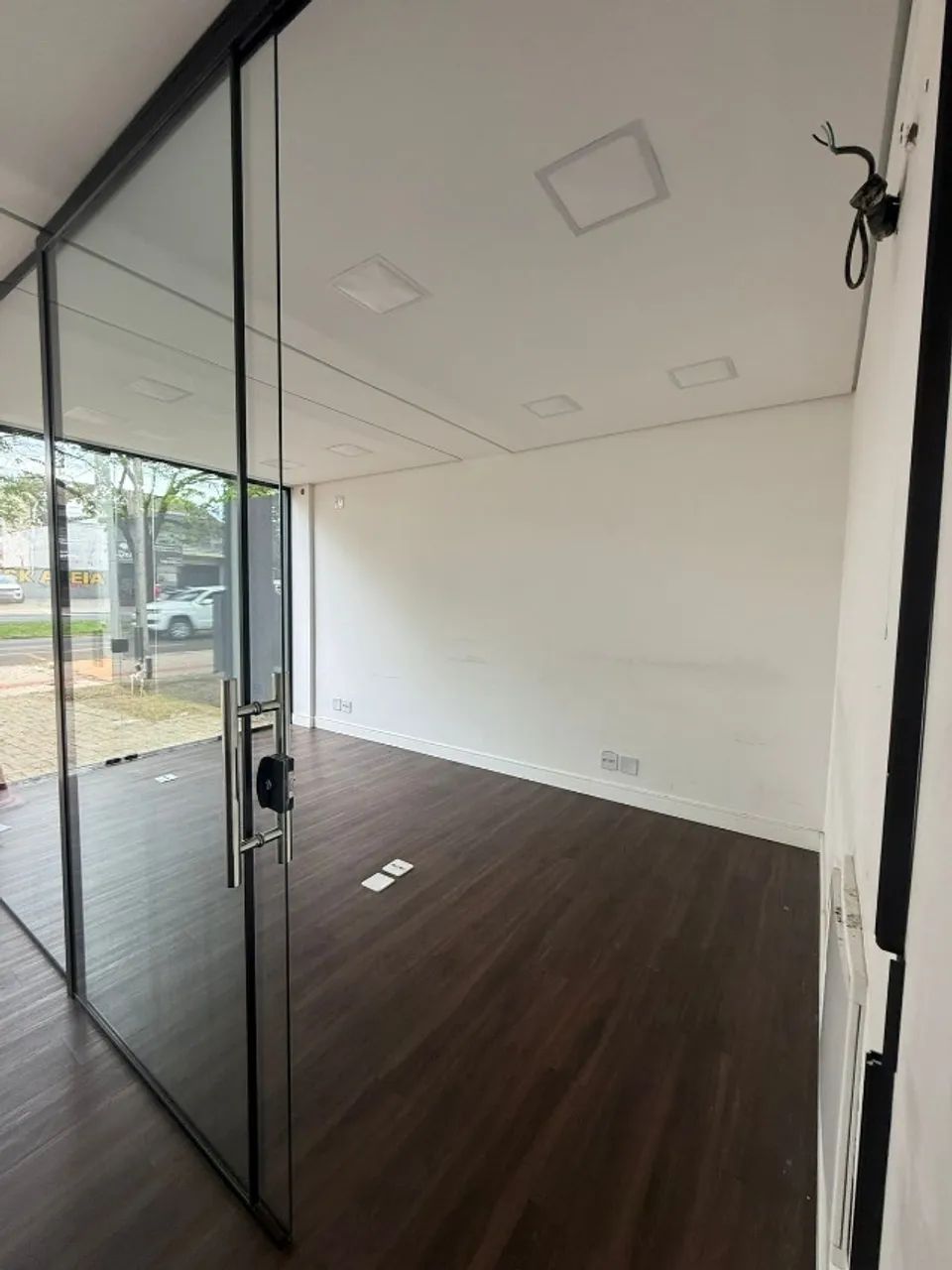Excelente Barracão Comercial na Av. Alexandre Rasgulaeff - Foto 4
