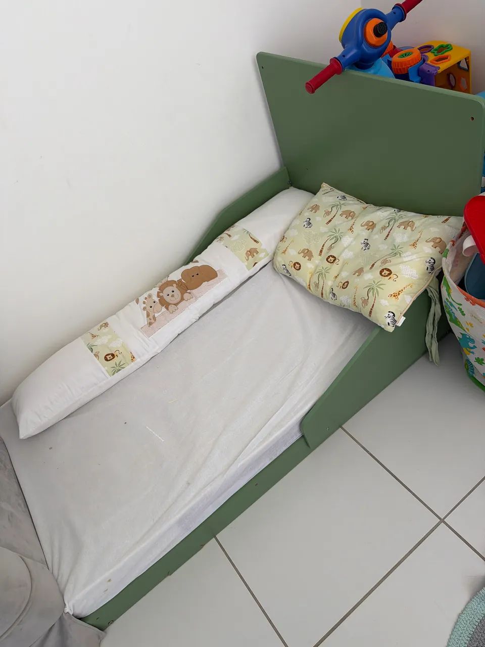 Vendo cama de criança com colchão  - Foto 2